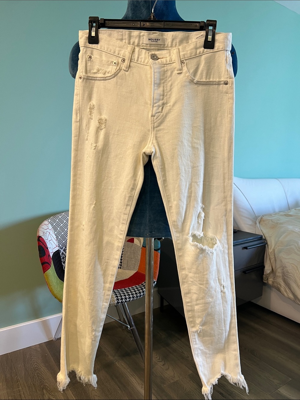 Moussy Off-White Distressed Ripped High-Rise Jeans
